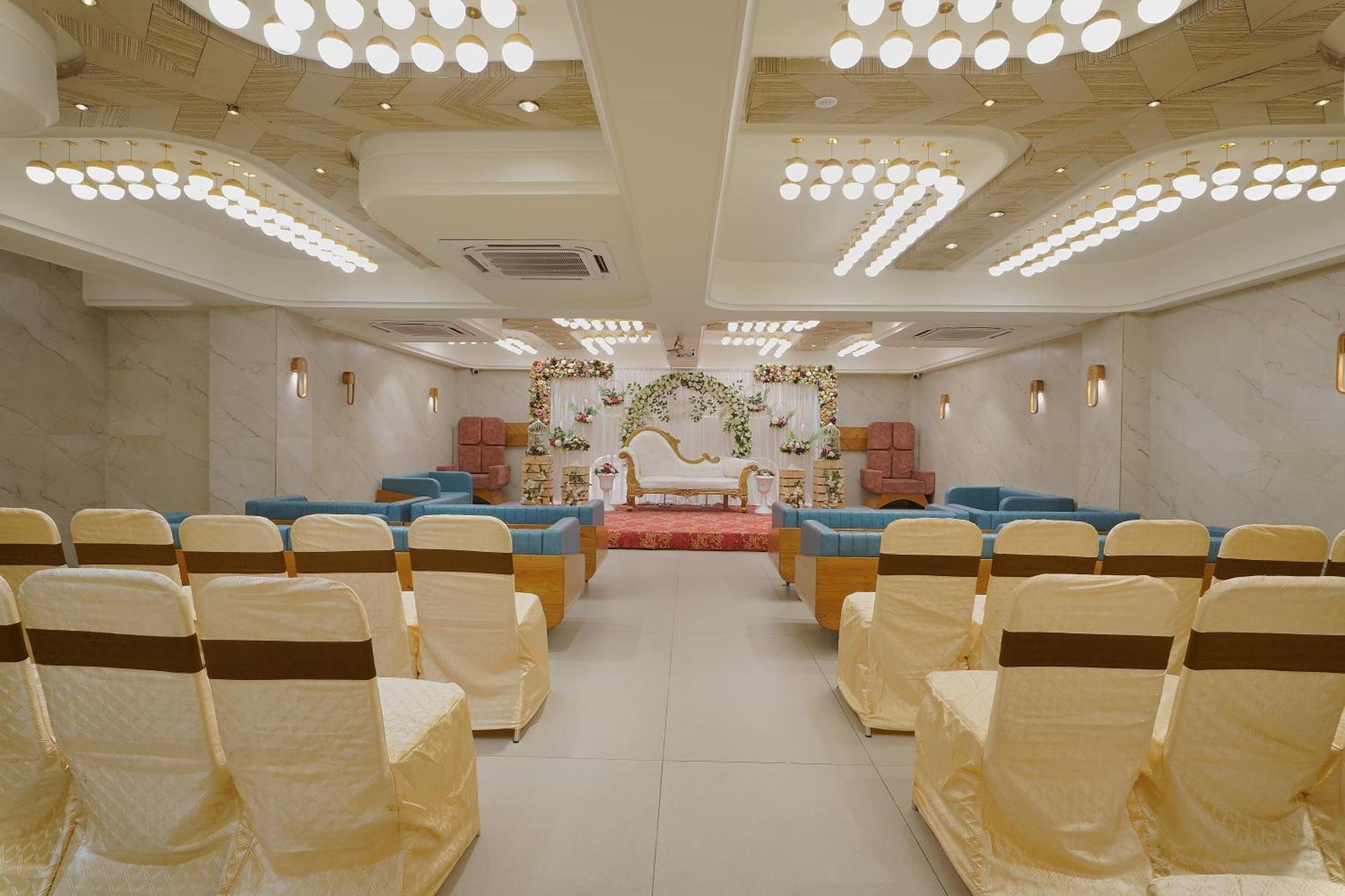 Artilla Inn Ahmedabad Exterior foto