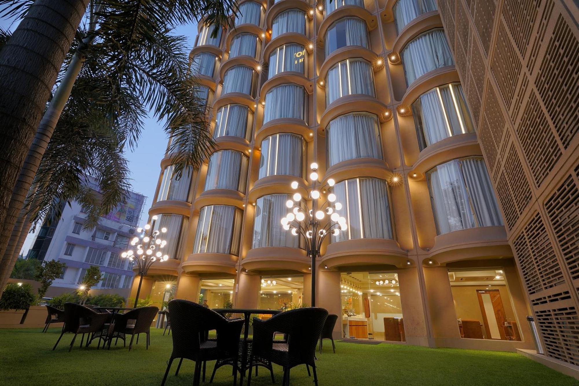 Artilla Inn Ahmedabad Exterior foto