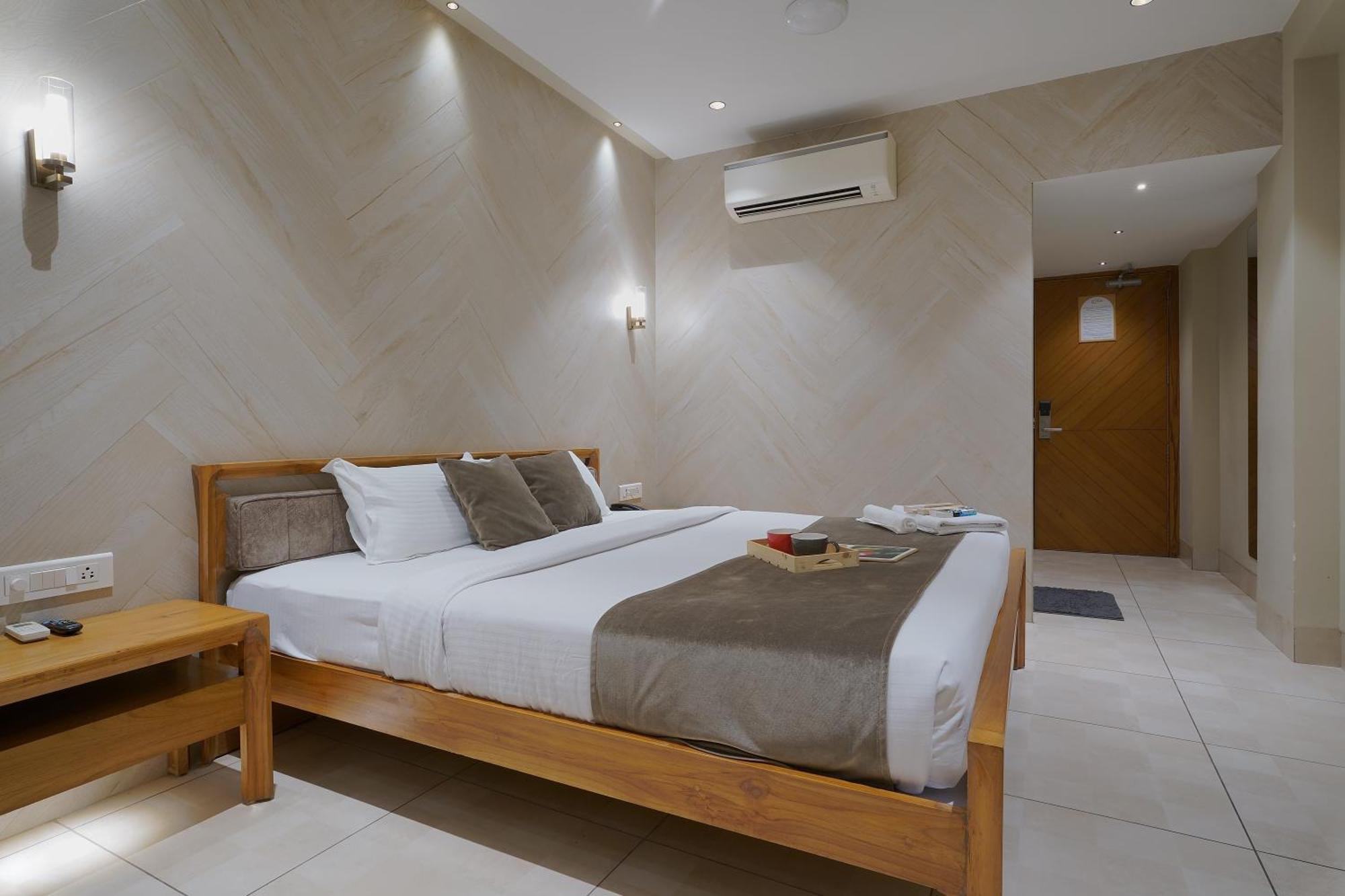 Artilla Inn Ahmedabad Exterior foto