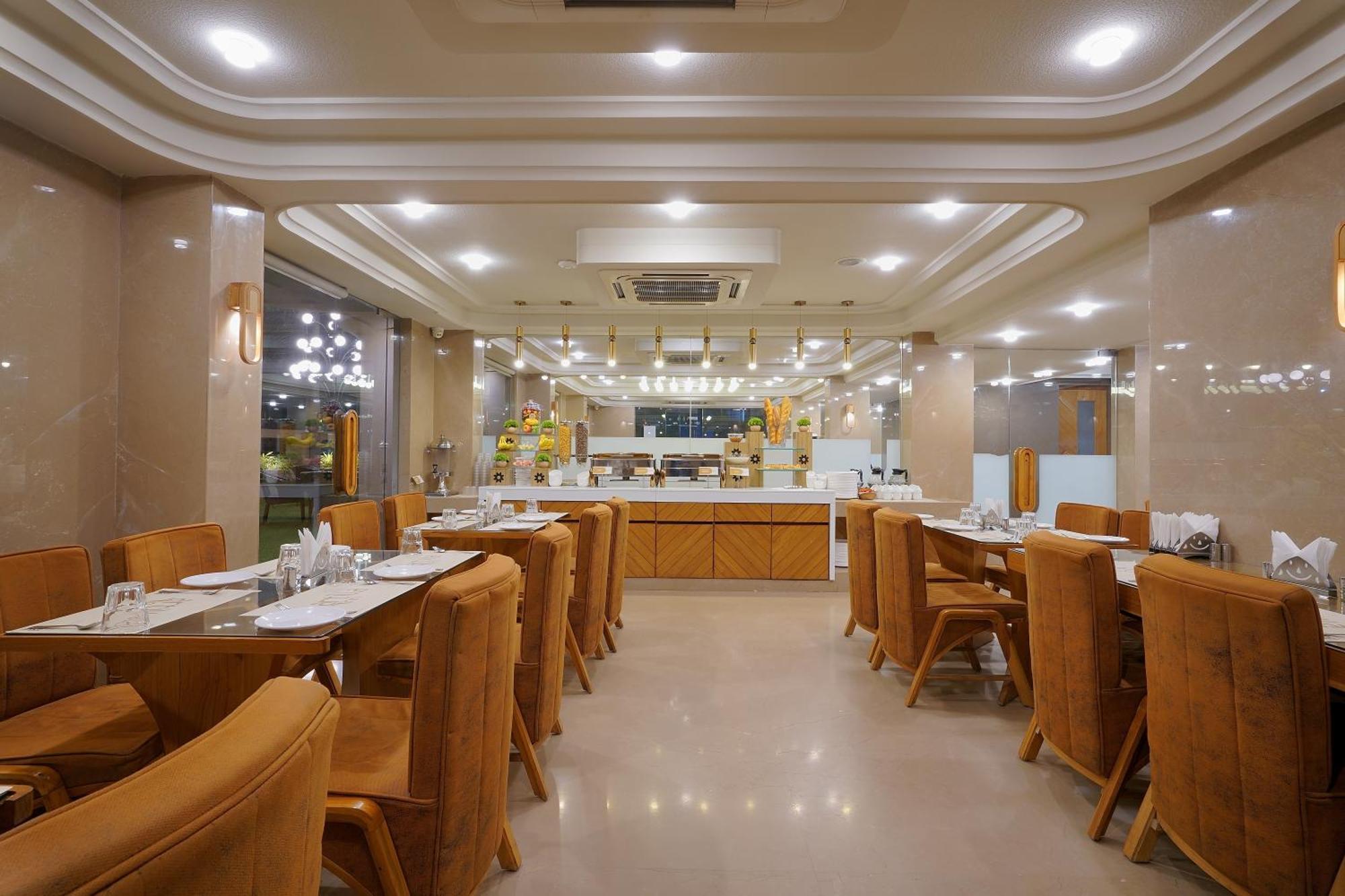 Artilla Inn Ahmedabad Exterior foto