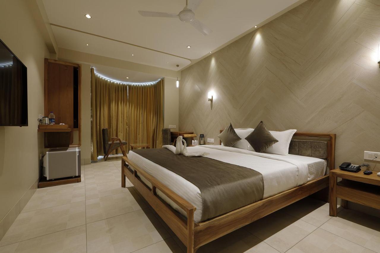 Artilla Inn Ahmedabad Exterior foto