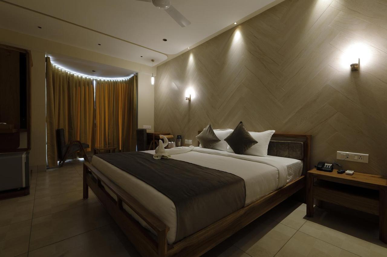 Artilla Inn Ahmedabad Exterior foto