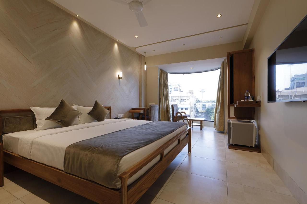 Artilla Inn Ahmedabad Exterior foto